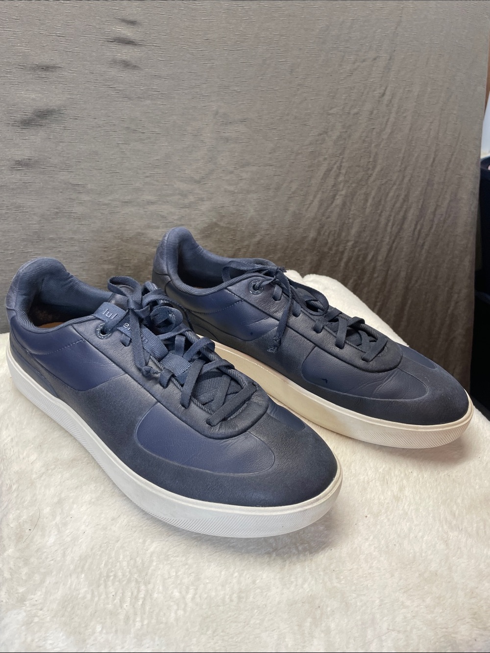 lululemon athletica Men’s Navy and White Casual Sneakers